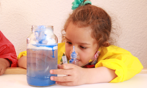 Experimentos en Casa: Lluvia en un Frasco